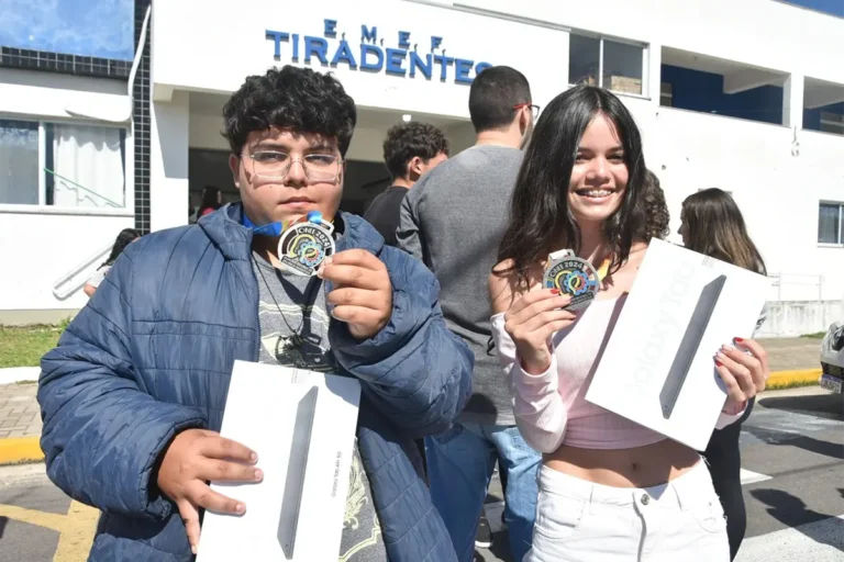 Alunos da EMEF Tiradentes ganham medalhas na ONEE