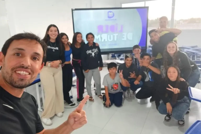Olavo Bilac realiza reunião com líderes de turma