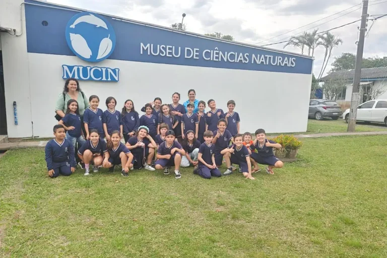 Alunos da EMEF Tiradentes ampliam conhecimentos em visita ao Ceclimar