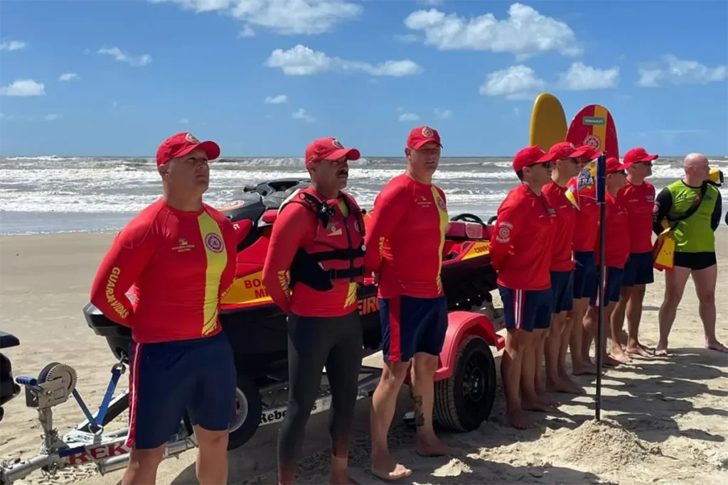 Vice-prefeito participa de formatura de curso de salvamento aquático